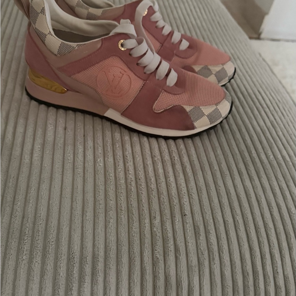 Stylish Pink Women's Sneakers